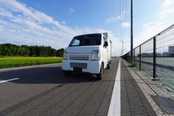 走る軽トラック